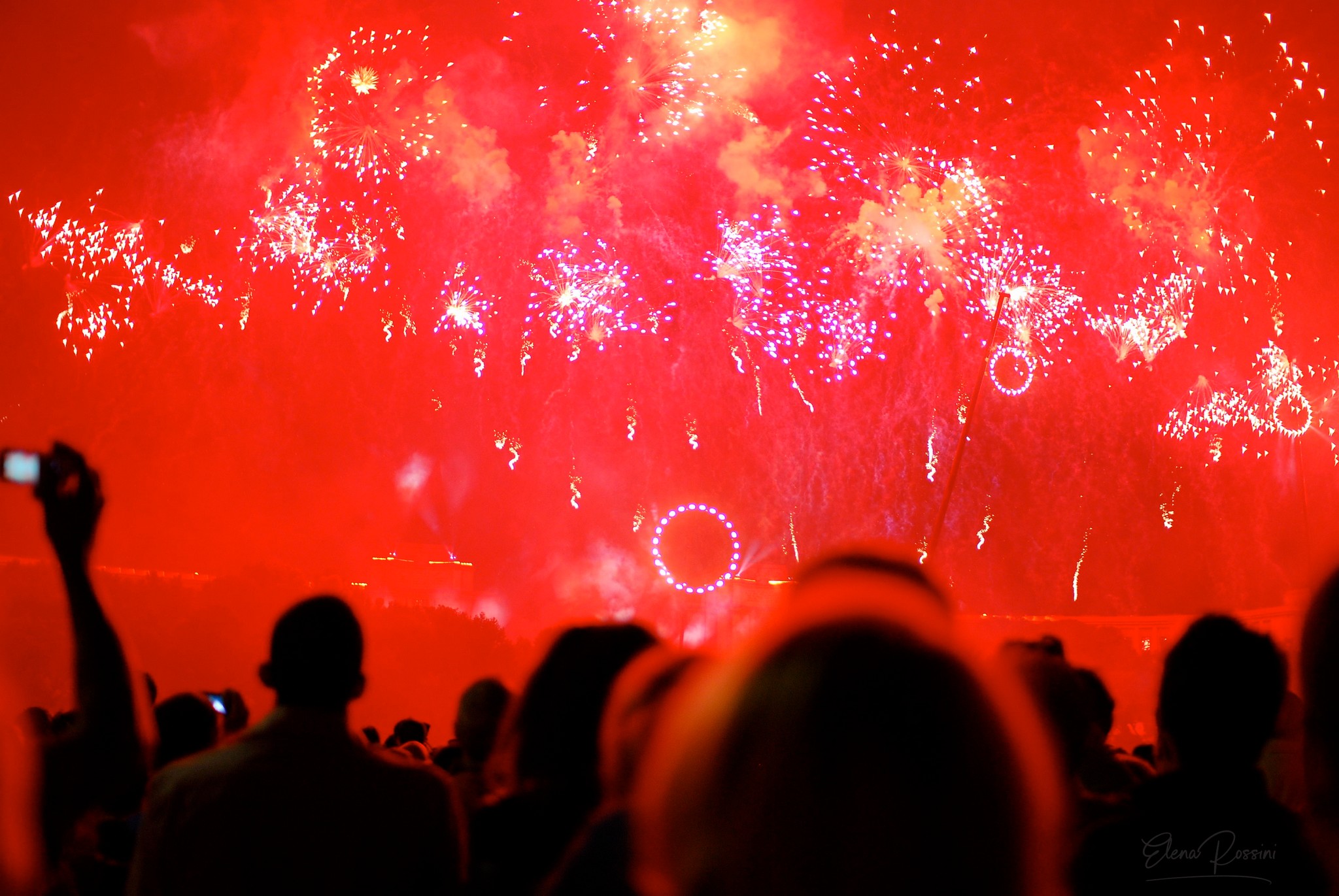 Spettatori dei fuochi d\\\'artificio del 14 luglio a Parigi